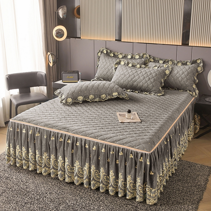 91家纺网 家纺一手货源 找家纺 罗艺轩 2025新款婴儿绒加厚保暖床裙式三件套-心语 心语-高级灰