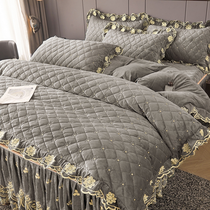 91家纺网 家纺一手货源 找家纺 罗艺轩 2025新款婴儿绒加厚保暖床裙式三件套-心语 心语-高级灰