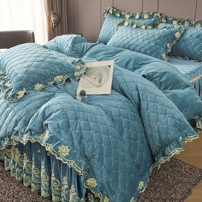 91家纺网 家纺一手货源 找家纺 罗艺轩 2025新款婴儿绒加厚保暖床裙式三件套-心语 心语-湖蓝