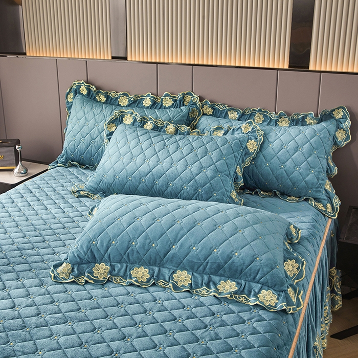 91家纺网 家纺一手货源 找家纺 罗艺轩 2025新款婴儿绒加厚保暖床裙式三件套-心语 心语-湖蓝