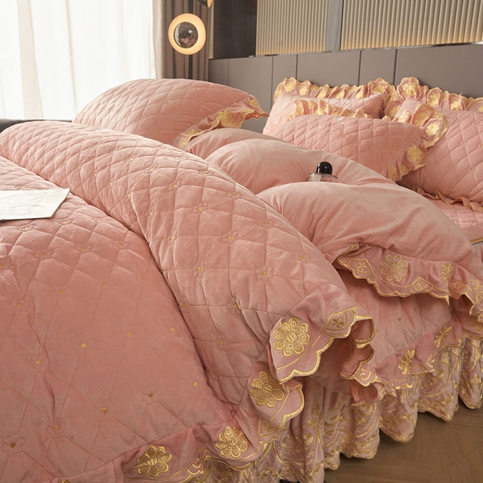 91家纺网 家纺一手货源 找家纺 罗艺轩 2025新款婴儿绒加厚保暖床裙式三件套-心语 心语-梦幻玉