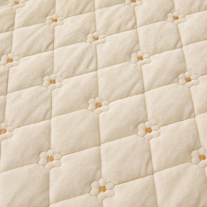 91家纺网 家纺一手货源 找家纺 罗艺轩 2025新款婴儿绒加厚保暖床裙式三件套-心语 心语-奶昔