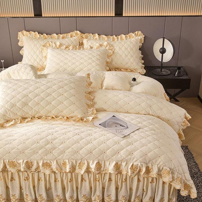 91家纺网 家纺一手货源 找家纺 罗艺轩 2025新款婴儿绒加厚保暖床裙式三件套-心语 心语-奶昔