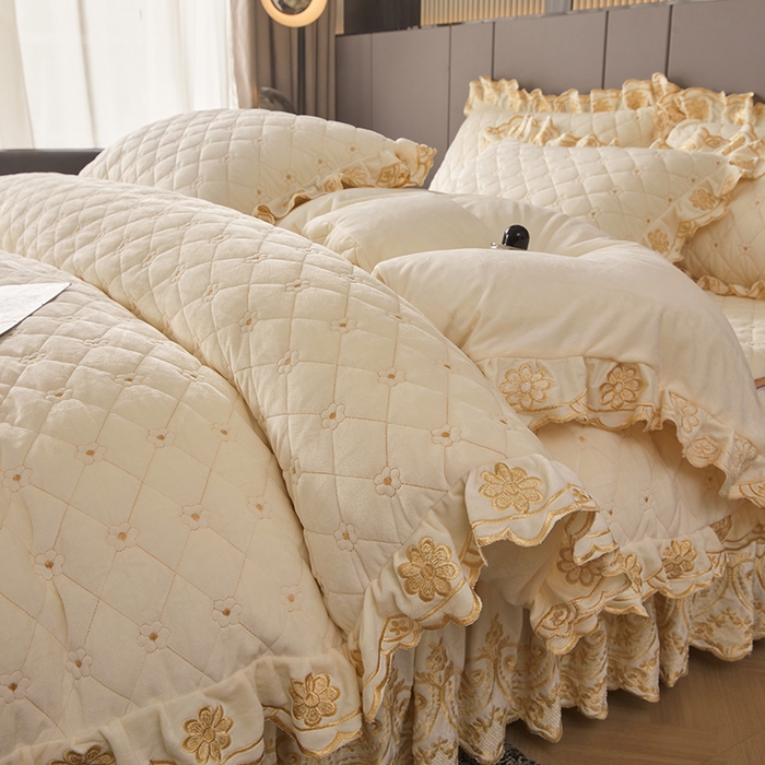 91家纺网 家纺一手货源 找家纺 罗艺轩 2025新款婴儿绒加厚保暖床裙式三件套-心语 心语-奶昔