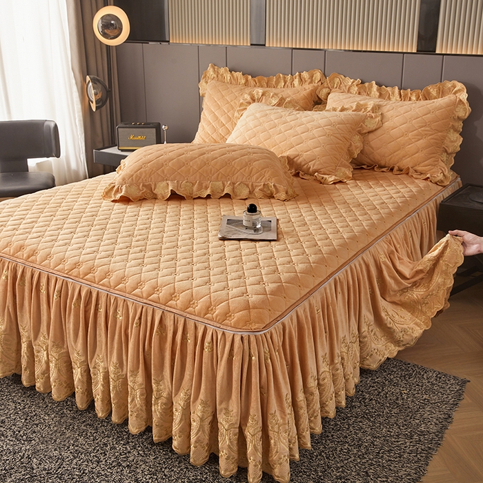 91家纺网 家纺一手货源 找家纺 罗艺轩 2025新款婴儿绒加厚保暖床裙式三件套-心语 心语-香槟金