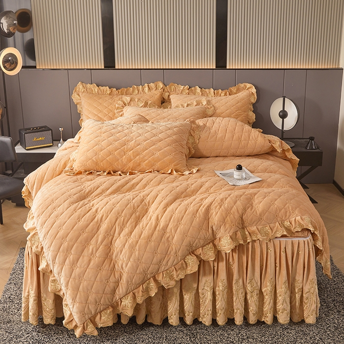 91家纺网 家纺一手货源 找家纺 罗艺轩 2025新款婴儿绒加厚保暖床裙式三件套-心语 心语-香槟金