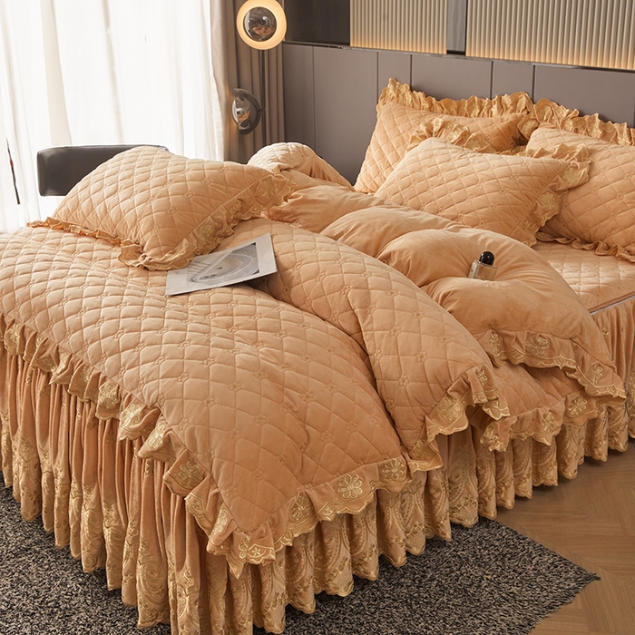 91家纺网 家纺一手货源 找家纺 罗艺轩 2025新款婴儿绒加厚保暖床裙式三件套-心语 心语-香槟金