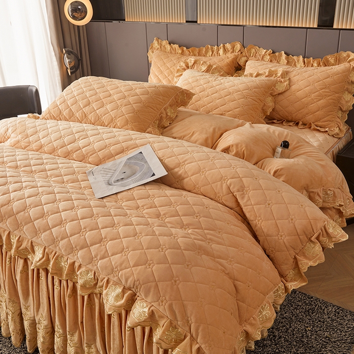 91家纺网 家纺一手货源 找家纺 罗艺轩 2025新款婴儿绒加厚保暖床裙式三件套-心语 心语-香槟金