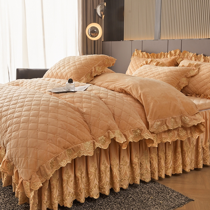 91家纺网 家纺一手货源 找家纺 罗艺轩 2025新款婴儿绒加厚保暖床裙式三件套-心语 心语-香槟金