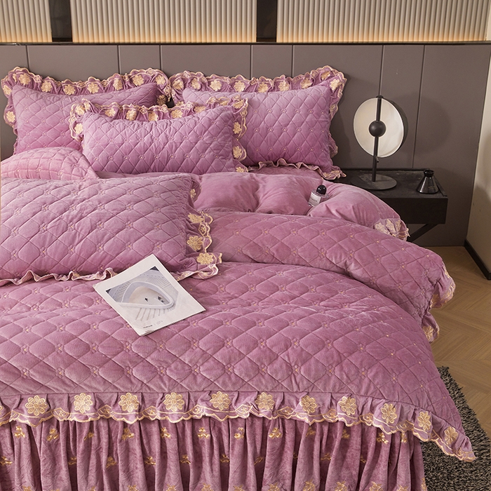 91家纺网 家纺一手货源 找家纺 罗艺轩 2025新款婴儿绒加厚保暖床裙式三件套-心语 心语-紫色