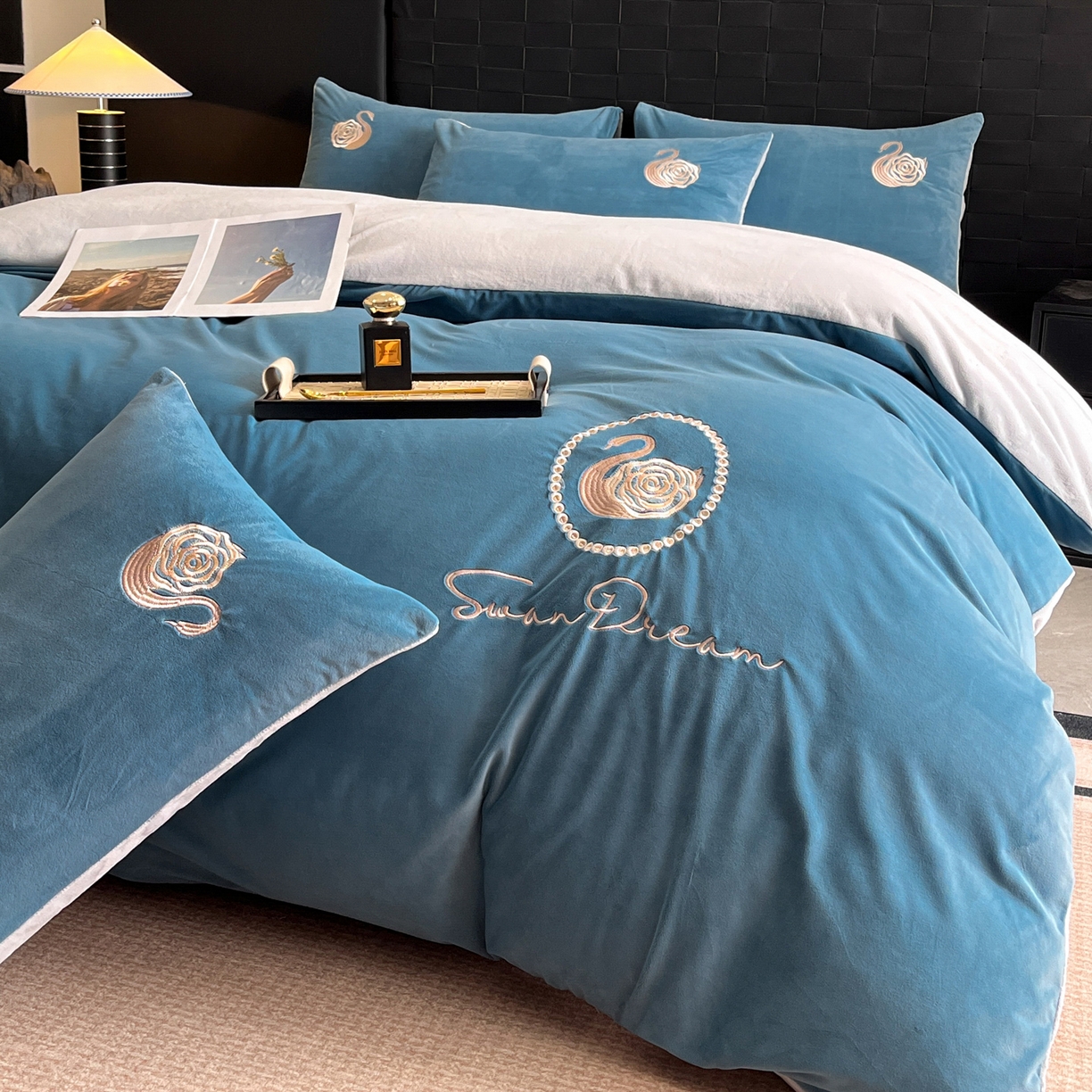 91家纺网 家纺一手货源 找家纺 （总）如一 2025新款水晶绒刺绣天鹅系列四件套