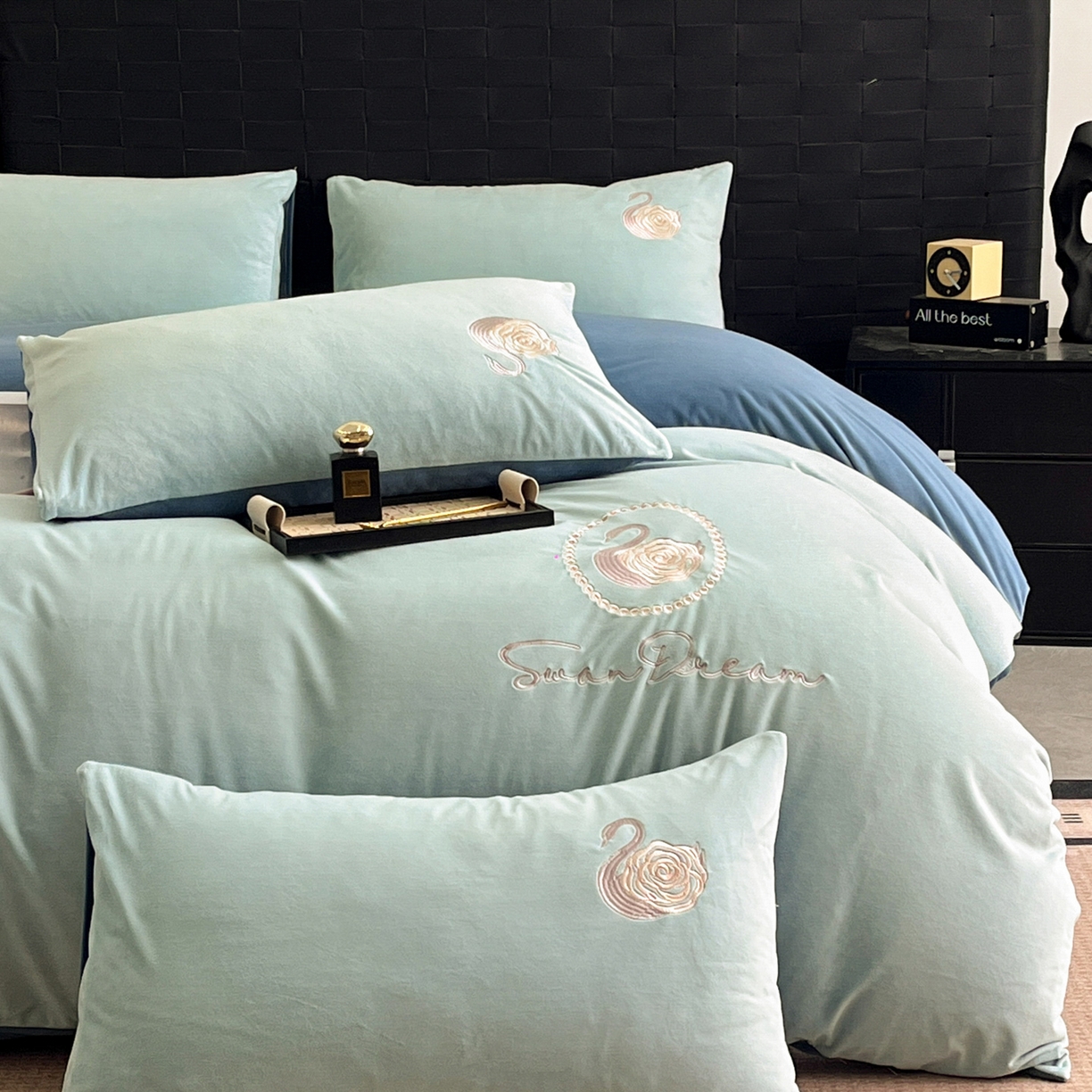 91家纺网 家纺一手货源 找家纺 如一 2025新款水晶绒刺绣天鹅系列四件套 天鹅-梵星兰