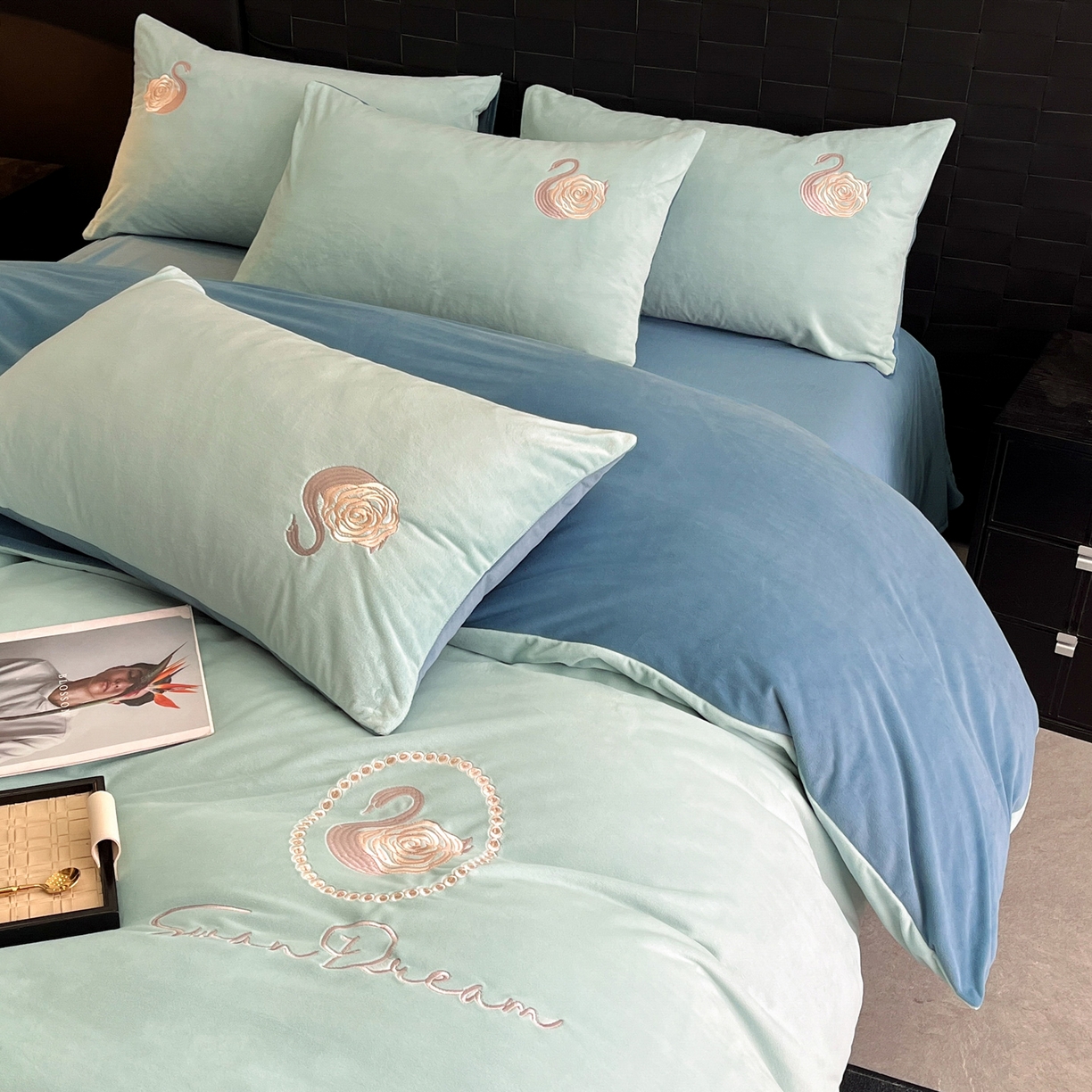 91家纺网 家纺一手货源 找家纺 如一 2025新款水晶绒刺绣天鹅系列四件套 天鹅-梵星兰