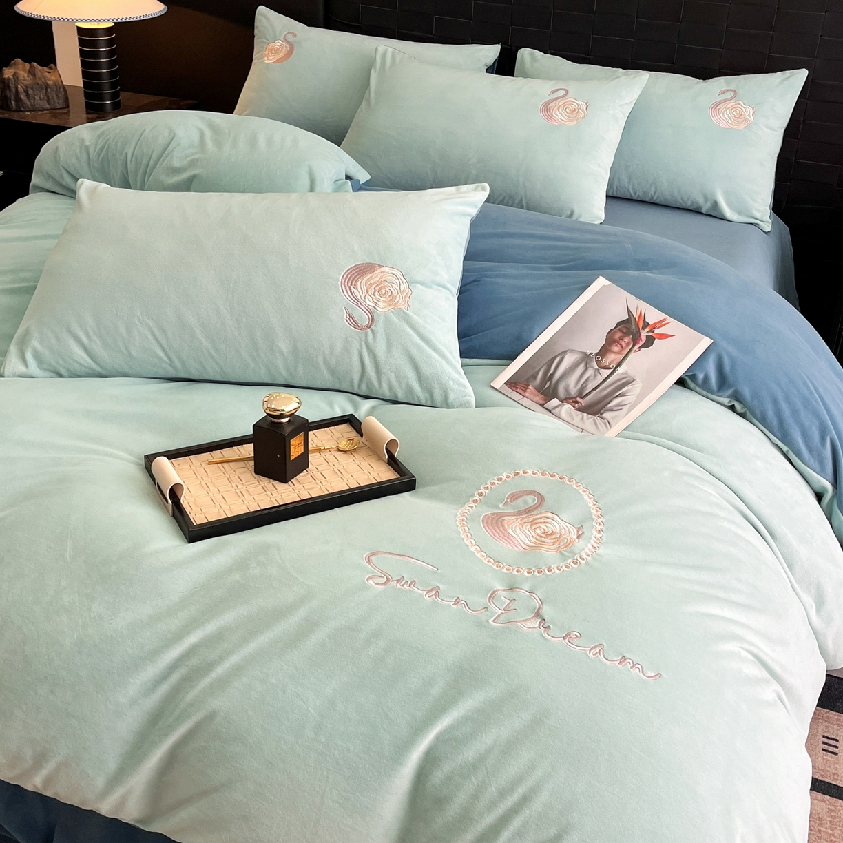 91家纺网 家纺一手货源 找家纺 如一 2025新款水晶绒刺绣天鹅系列四件套 天鹅-梵星兰