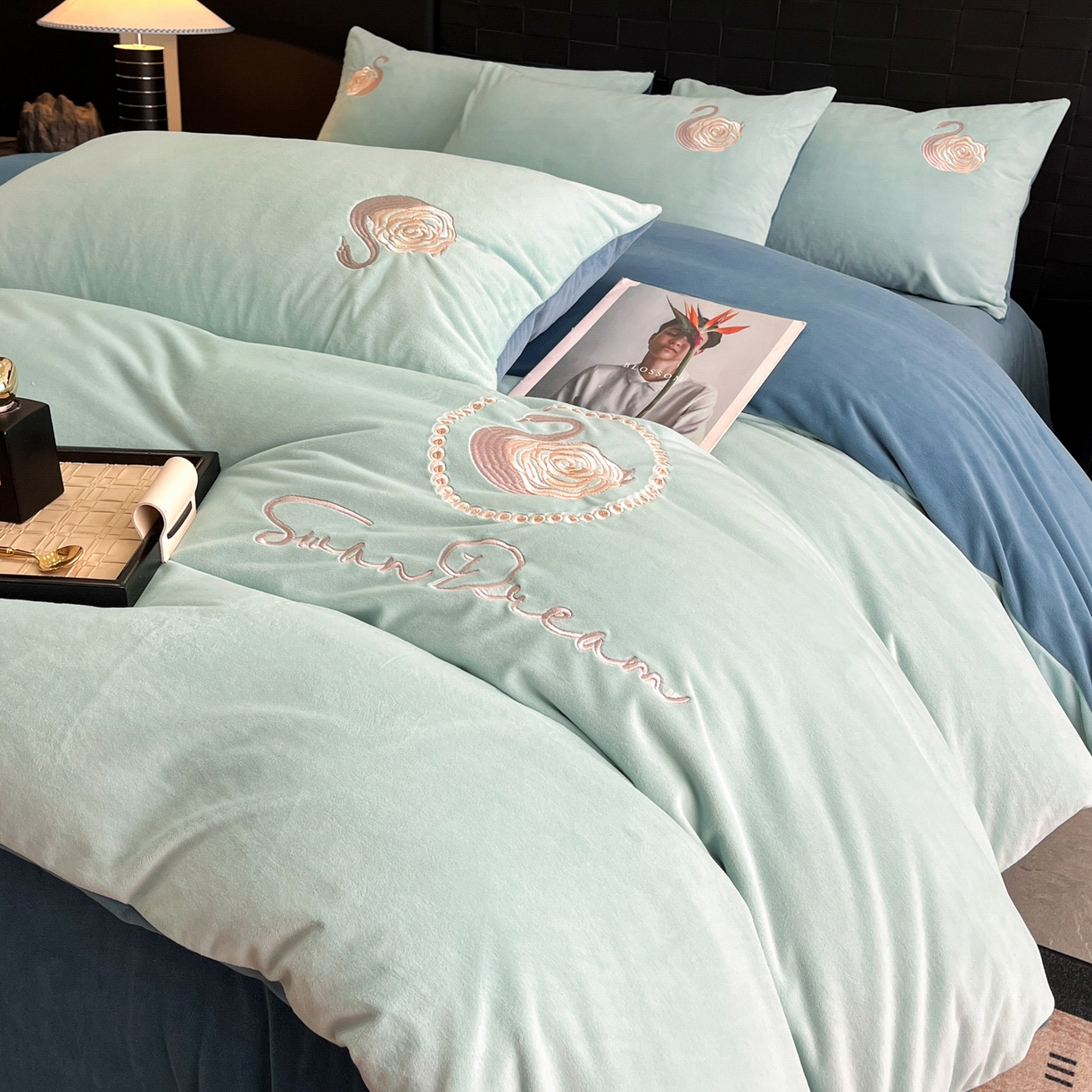 91家纺网 家纺一手货源 找家纺 如一 2025新款水晶绒刺绣天鹅系列四件套 天鹅-梵星兰