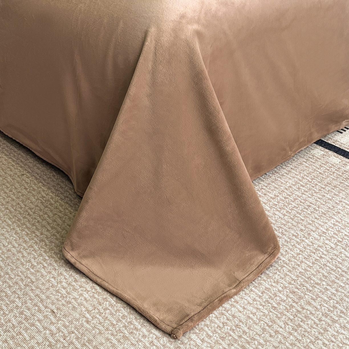 91家纺网 家纺一手货源 找家纺 如一 2025新款水晶绒刺绣天鹅系列四件套 天鹅-高级灰