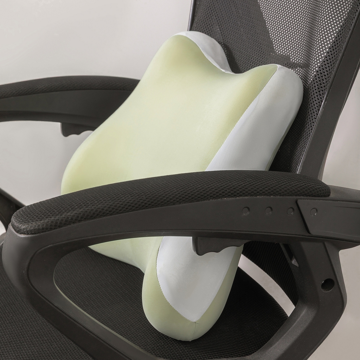 91家纺网 家纺一手货源 找家纺 2025新款记忆棉腰靠腰枕支撑靠垫座椅工位透气办公室椅子护腰靠背垫 慢回弹腰靠枕-青草绿