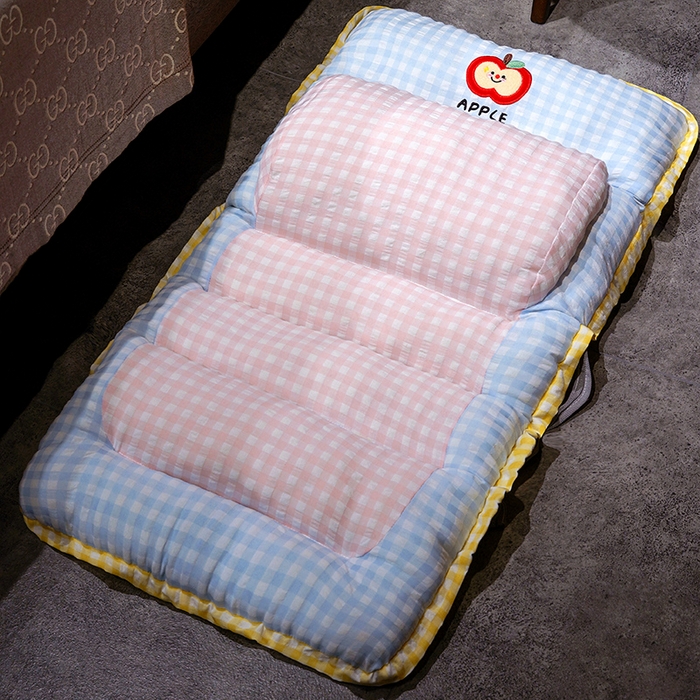 91家纺网 家纺一手货源 找家纺 仟亿莱 2025新款格纹苹果护腰横条连体坐垫 护腰蓝粉横条