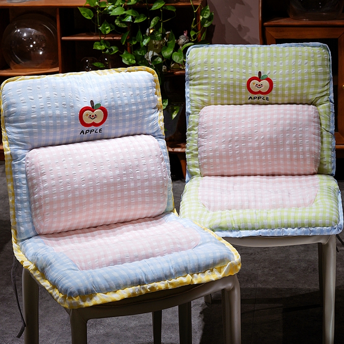 91家纺网 家纺一手货源 找家纺 仟亿莱 2025新款格纹苹果护腰横条连体坐垫 护腰蓝粉横条