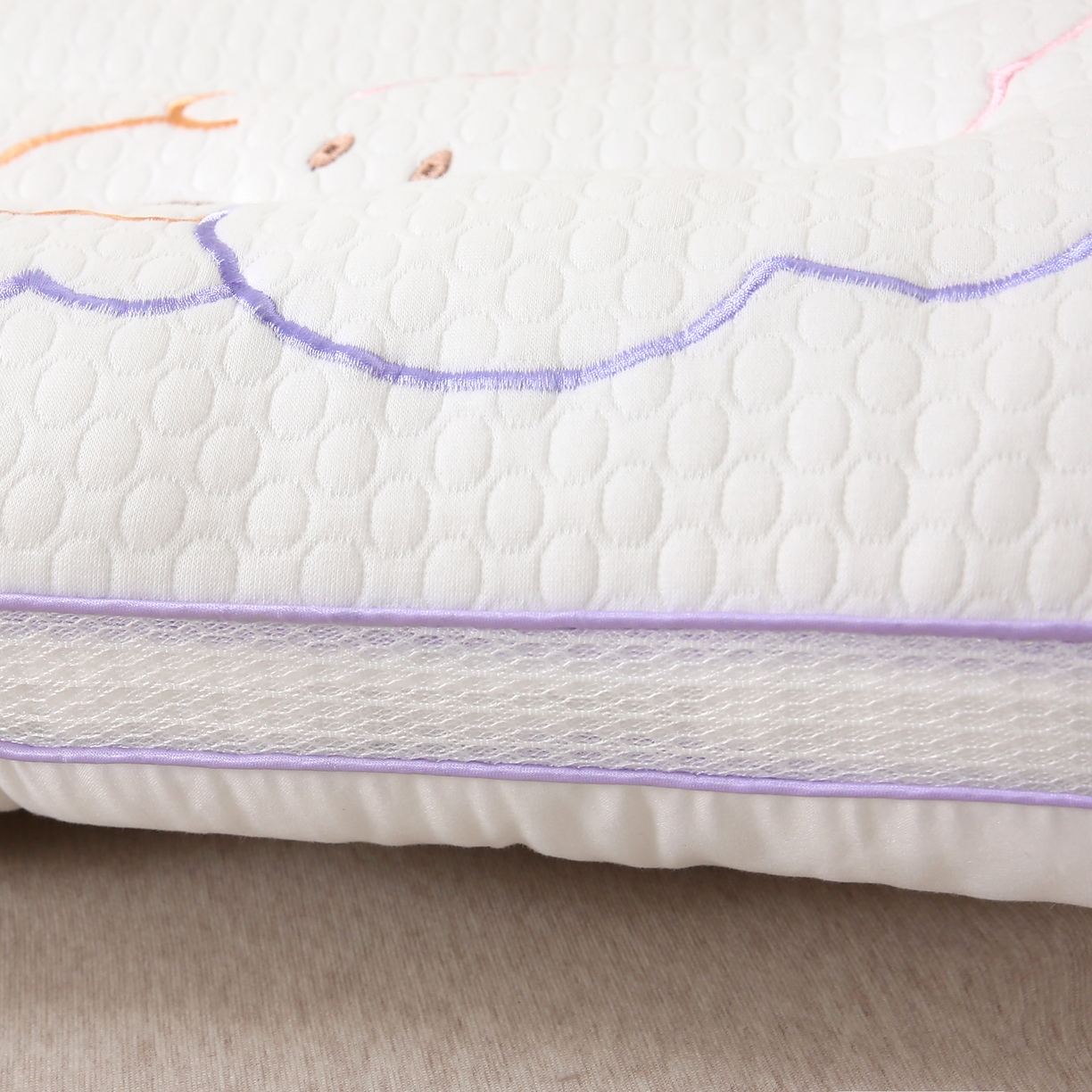 91家纺网 家纺一手货源 找家纺 （总）珍贝 2025新款云柔舒适枕按摩泡泡护颈枕婴童枕-happy狗