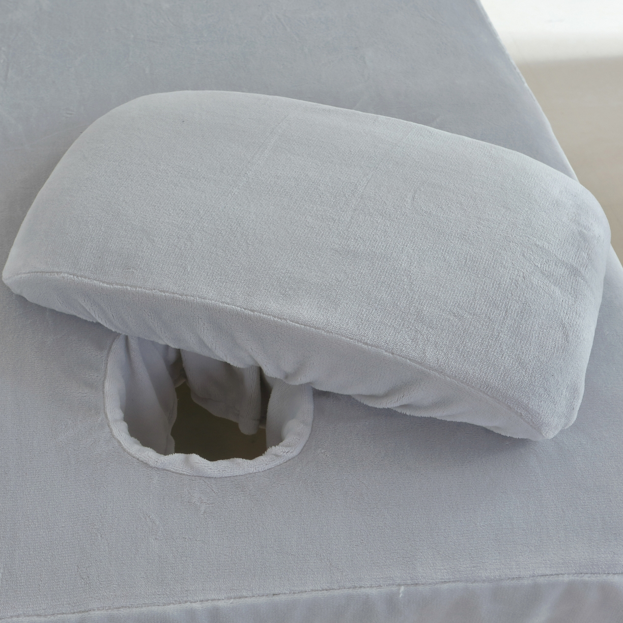 91家纺网 家纺一手货源 找家纺 千姿坊 2025新款秋冬加厚保暖牛奶绒美 容床罩四件套美 容院养生馆专用-叶语悠然 叶语悠然-浅灰