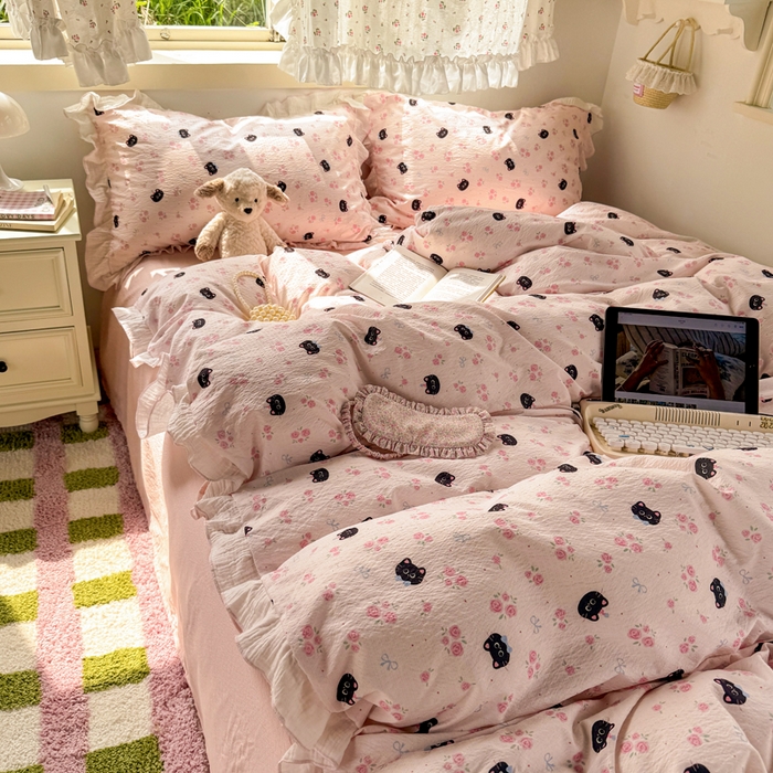 91家纺网 家纺一手货源 找家纺 繁花家居 2025新款高弹线云感木棉多层纱花边超软四件套 黑猫花花