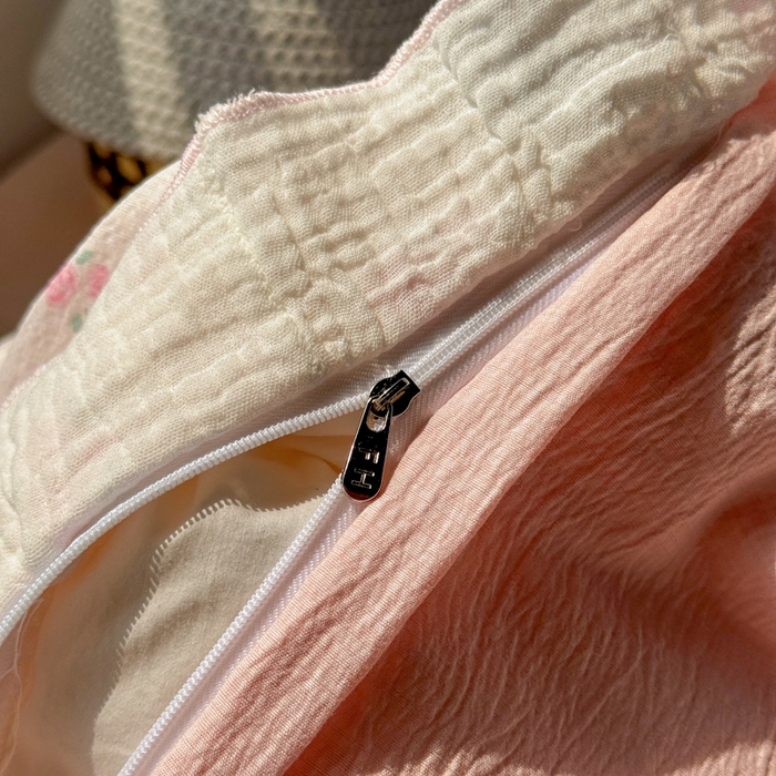 91家纺网 家纺一手货源 找家纺 繁花家居 2025新款高弹线云感木棉多层纱花边超软四件套 黑猫花花