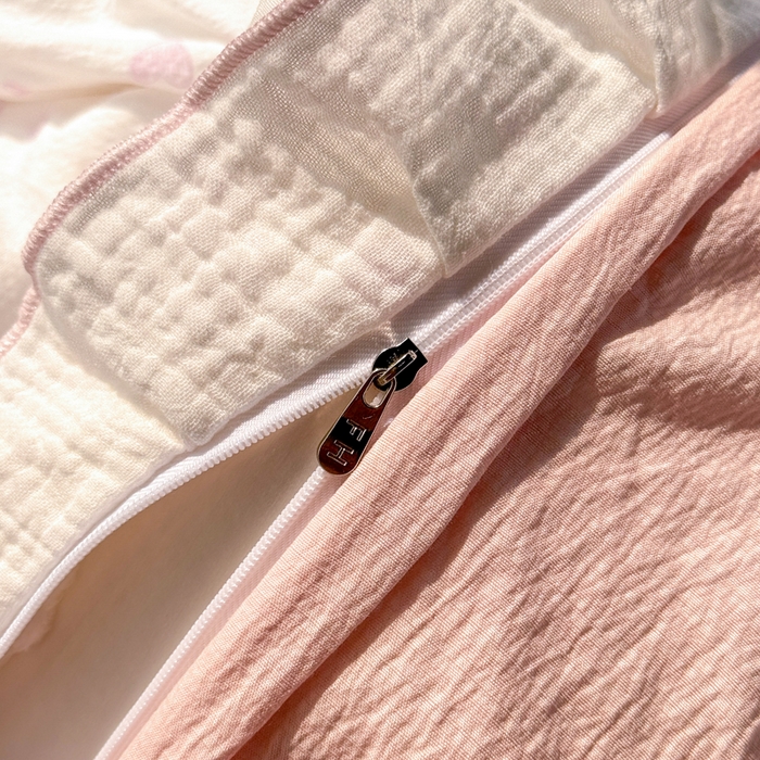 91家纺网 家纺一手货源 找家纺 繁花家居 2025新款高弹线云感木棉多层纱花边超软四件套 蝴蝶结爱心