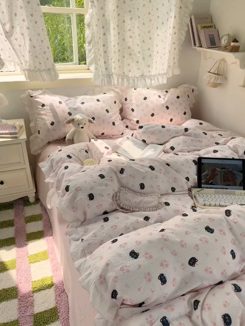 91家纺网 家纺一手货源 找家纺 繁花家居 2025新款高弹线云感木棉多层纱花边超软四件套 黑猫花花