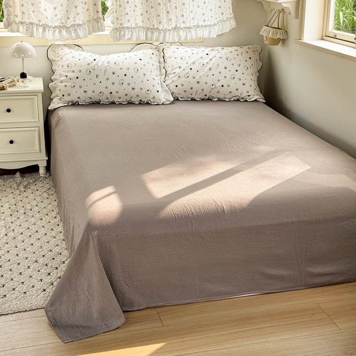 91家纺网 家纺一手货源 找家纺 繁花家居 2025新款高弹线云感木棉多层纱花边超软四件套 灰头小猫