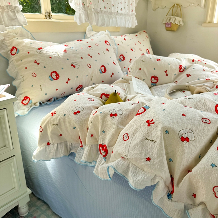 91家纺网 家纺一手货源 找家纺 繁花家居 2025新款高弹线云感木棉多层纱花边超软四件套 小猫苹果