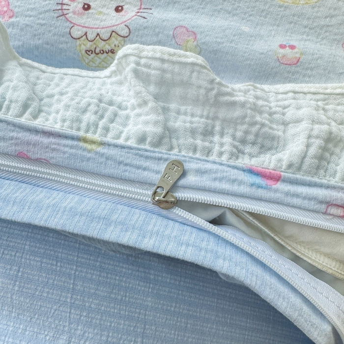 91家纺网 家纺一手货源 找家纺 繁花家居 2025新款高弹线云感木棉多层纱花边超软四件套 圣代甜喵-蓝