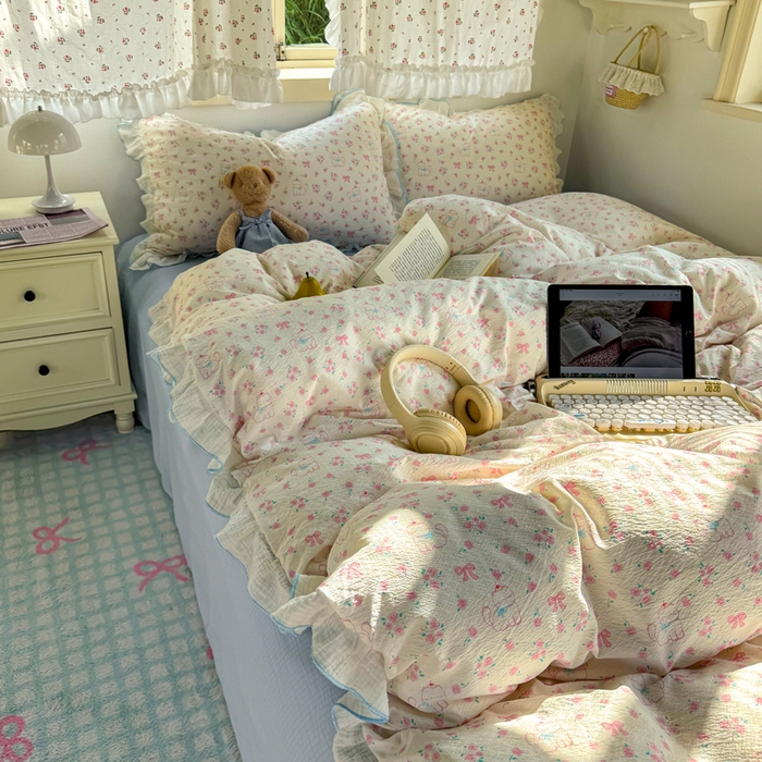 91家纺网 家纺一手货源 找家纺 繁花家居 2025新款高弹线云感木棉多层纱花边超软四件套 粉粉小呆猫