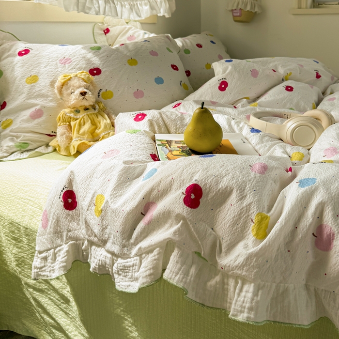 91家纺网 家纺一手货源 找家纺 繁花家居 2025新款高弹线云感木棉多层纱花边超软四件套 彩色苹果