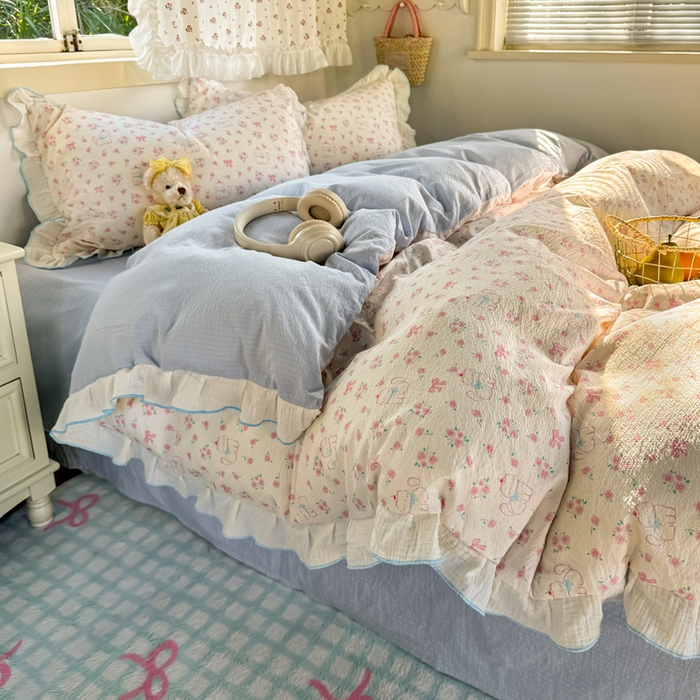 91家纺网 家纺一手货源 找家纺 繁花家居 2025新款高弹线云感木棉多层纱花边超软四件套 粉粉小呆猫