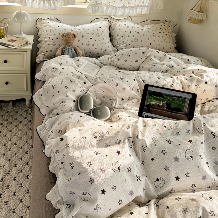 91家纺网 家纺一手货源 找家纺 繁花家居 2025新款高弹线云感木棉多层纱花边超软四件套 灰头小猫