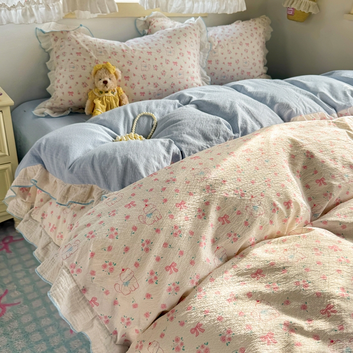 91家纺网 家纺一手货源 找家纺 繁花家居 2025新款高弹线云感木棉多层纱花边超软四件套 粉粉小呆猫