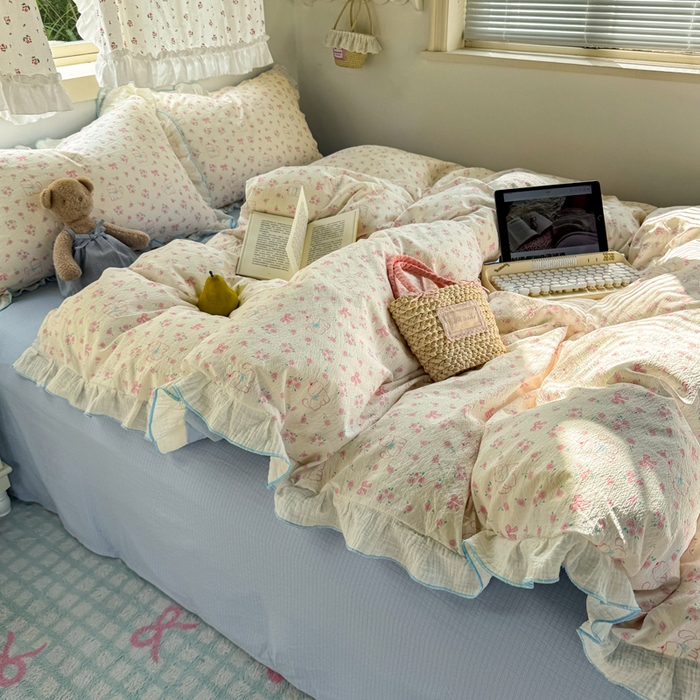 91家纺网 家纺一手货源 找家纺 繁花家居 2025新款高弹线云感木棉多层纱花边超软四件套 粉粉小呆猫