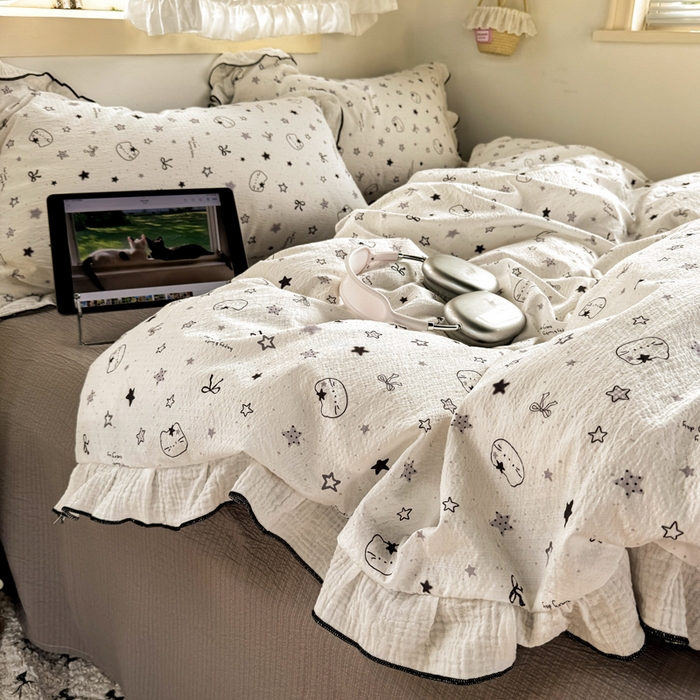 91家纺网 家纺一手货源 找家纺 繁花家居 2025新款高弹线云感木棉多层纱花边超软四件套 灰头小猫