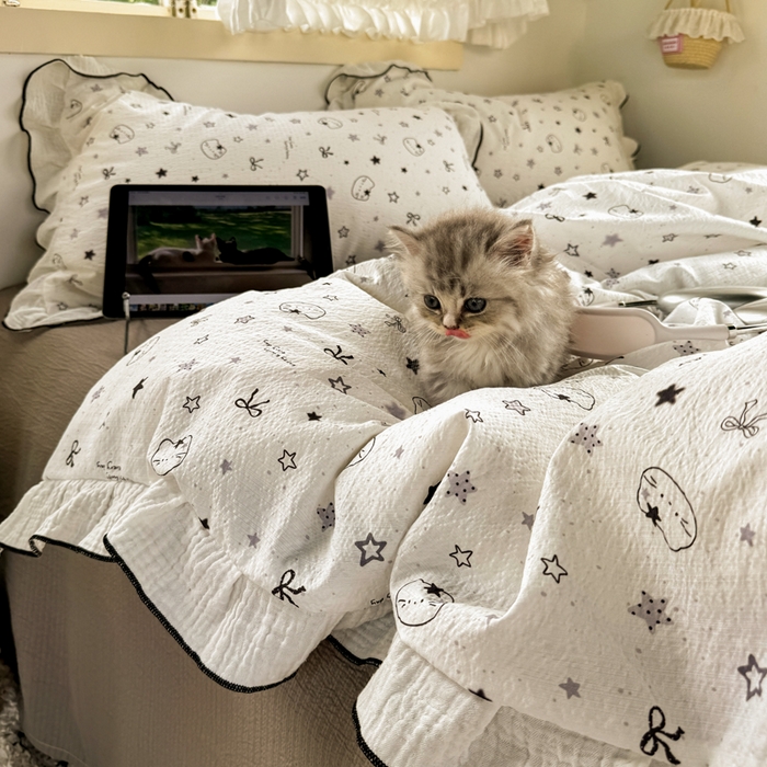 91家纺网 家纺一手货源 找家纺 繁花家居 2025新款高弹线云感木棉多层纱花边超软四件套 灰头小猫