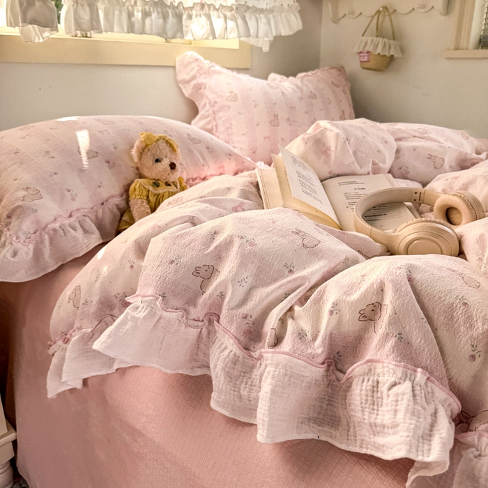 91家纺网 家纺一手货源 找家纺 繁花家居 2025新款高弹线云感木棉多层纱花边超软四件套 小花兔兔