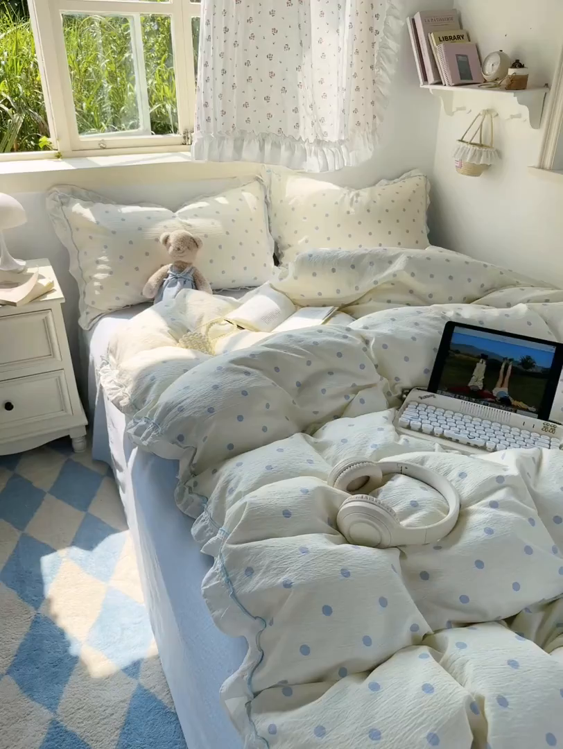 91家纺网 家纺一手货源 找家纺 繁花家居 2025新款高弹线云感木棉多层纱花边超软四件套 波点-蓝