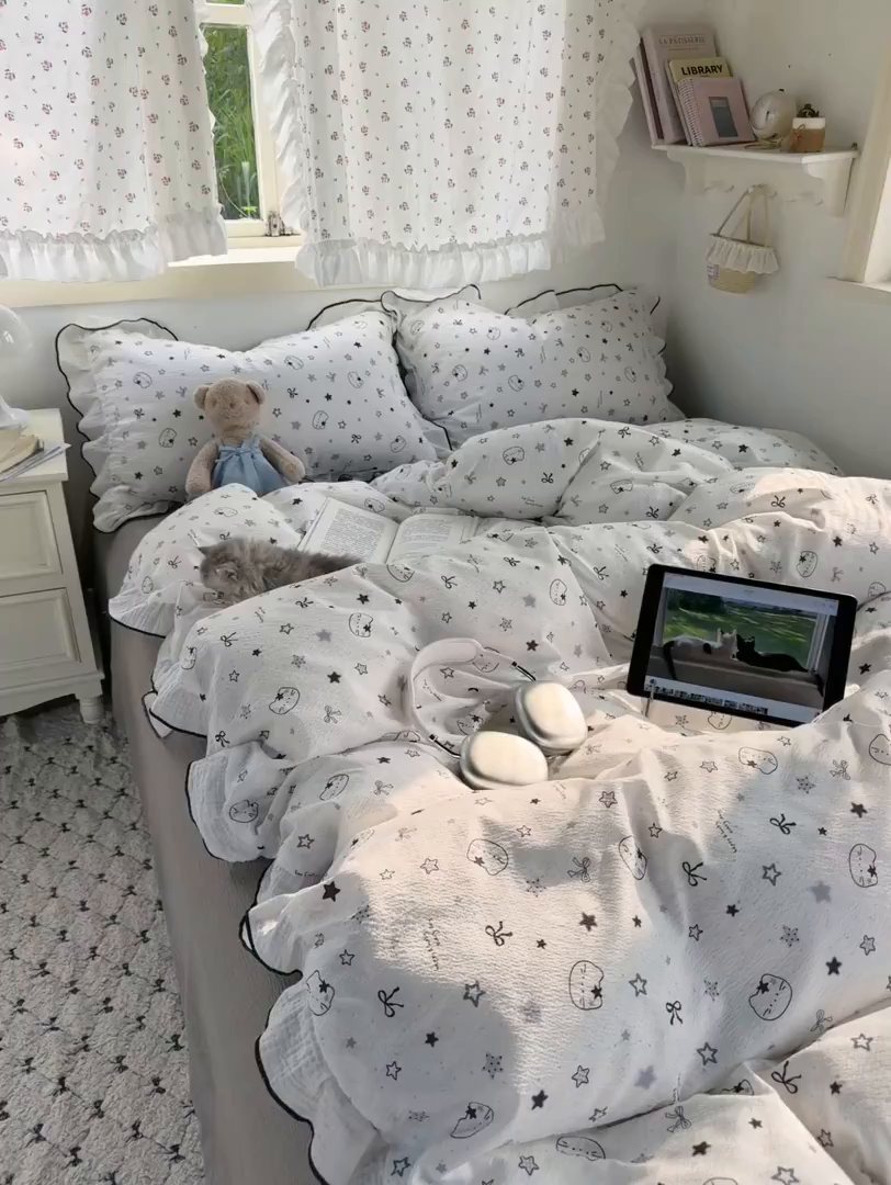 91家纺网 家纺一手货源 找家纺 繁花家居 2025新款高弹线云感木棉多层纱花边超软四件套 灰头小猫