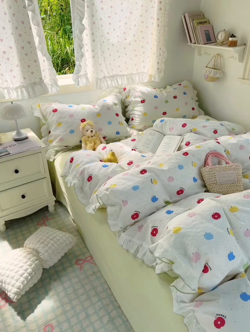 91家纺网 家纺一手货源 找家纺 繁花家居 2025新款高弹线云感木棉多层纱花边超软四件套 小猫苹果