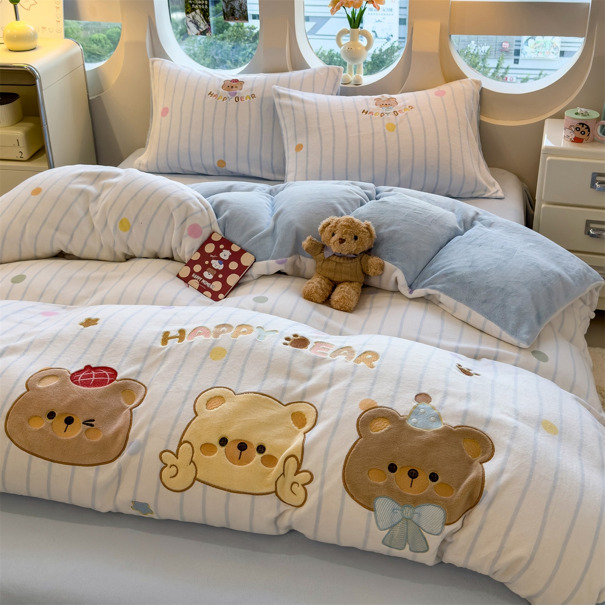 91家纺网 家纺一手货源 找家纺 兄弟坊 2025新款卡通消光牛奶绒贴布绣四件套 熊熊乐园