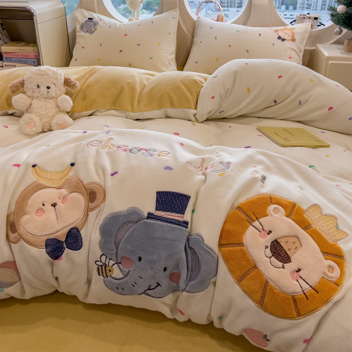 91家纺网 家纺一手货源 找家纺 兄弟坊 2025新款卡通消光牛奶绒贴布绣四件套 有趣动物园