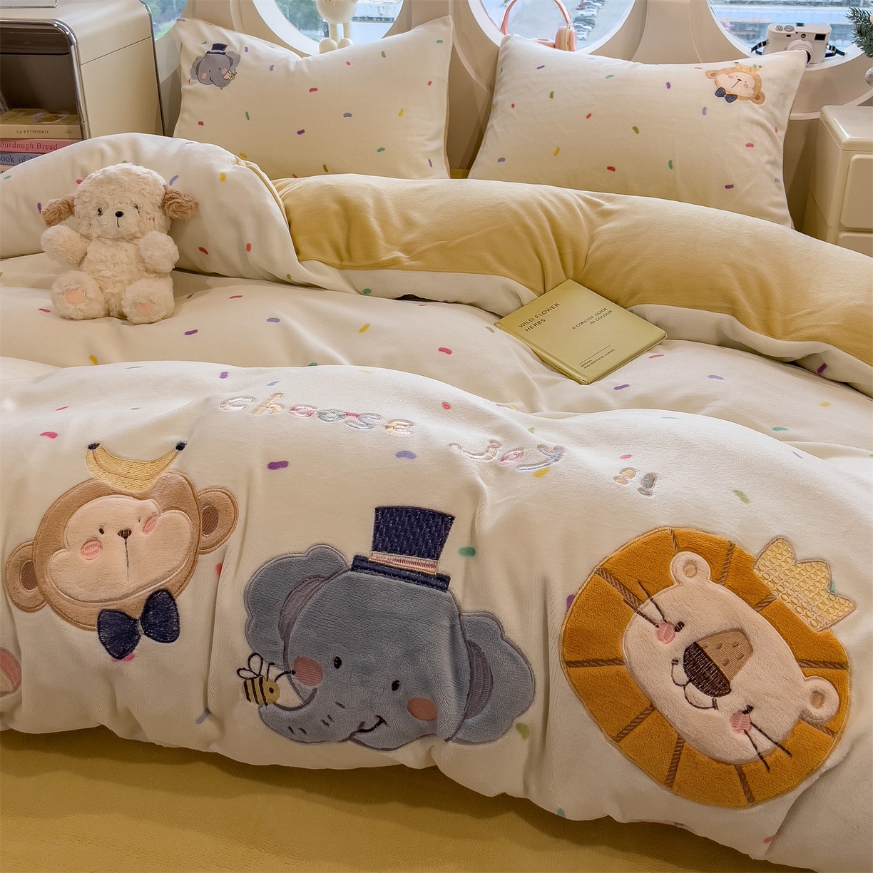 91家纺网 家纺一手货源 找家纺 兄弟坊 2025新款卡通消光牛奶绒贴布绣四件套 有趣动物园