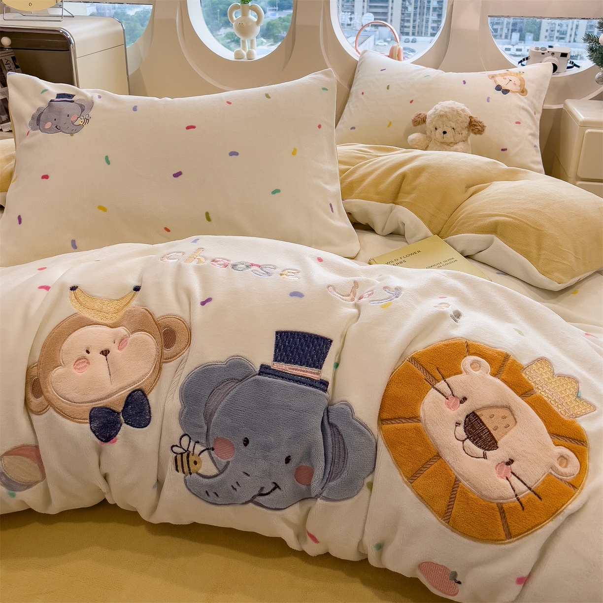 91家纺网 家纺一手货源 找家纺 兄弟坊 2025新款卡通消光牛奶绒贴布绣四件套 有趣动物园