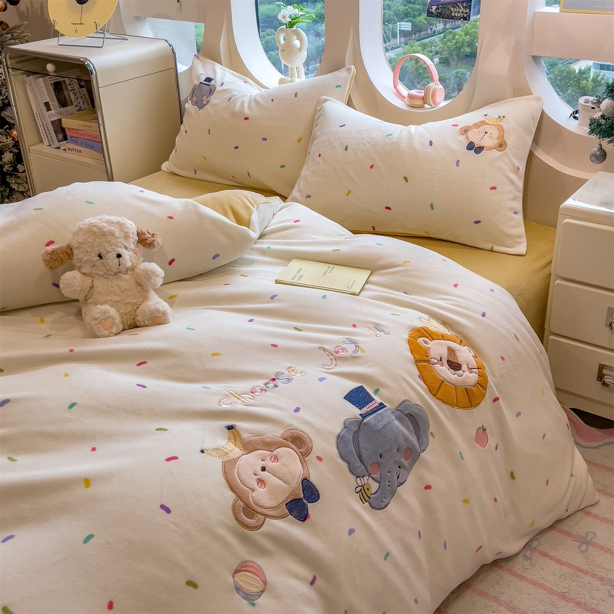 91家纺网 家纺一手货源 找家纺 兄弟坊 2025新款卡通消光牛奶绒贴布绣四件套 有趣动物园