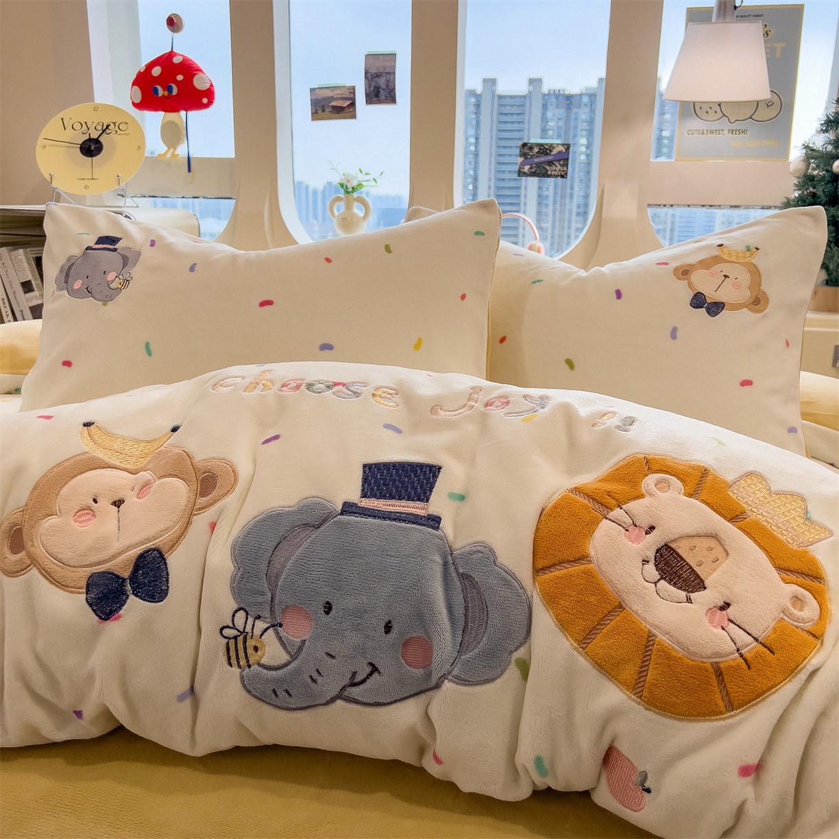 91家纺网 家纺一手货源 找家纺 兄弟坊 2025新款卡通消光牛奶绒贴布绣四件套 有趣动物园